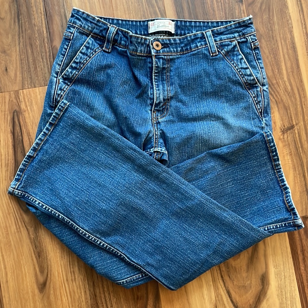 Levi’s Strauss Stretch Signature Misses 14 size 99% cotton 1% spandex POCKETs